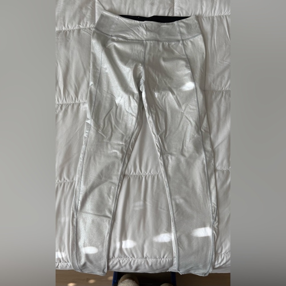 Victoria sport size small color shimmery white